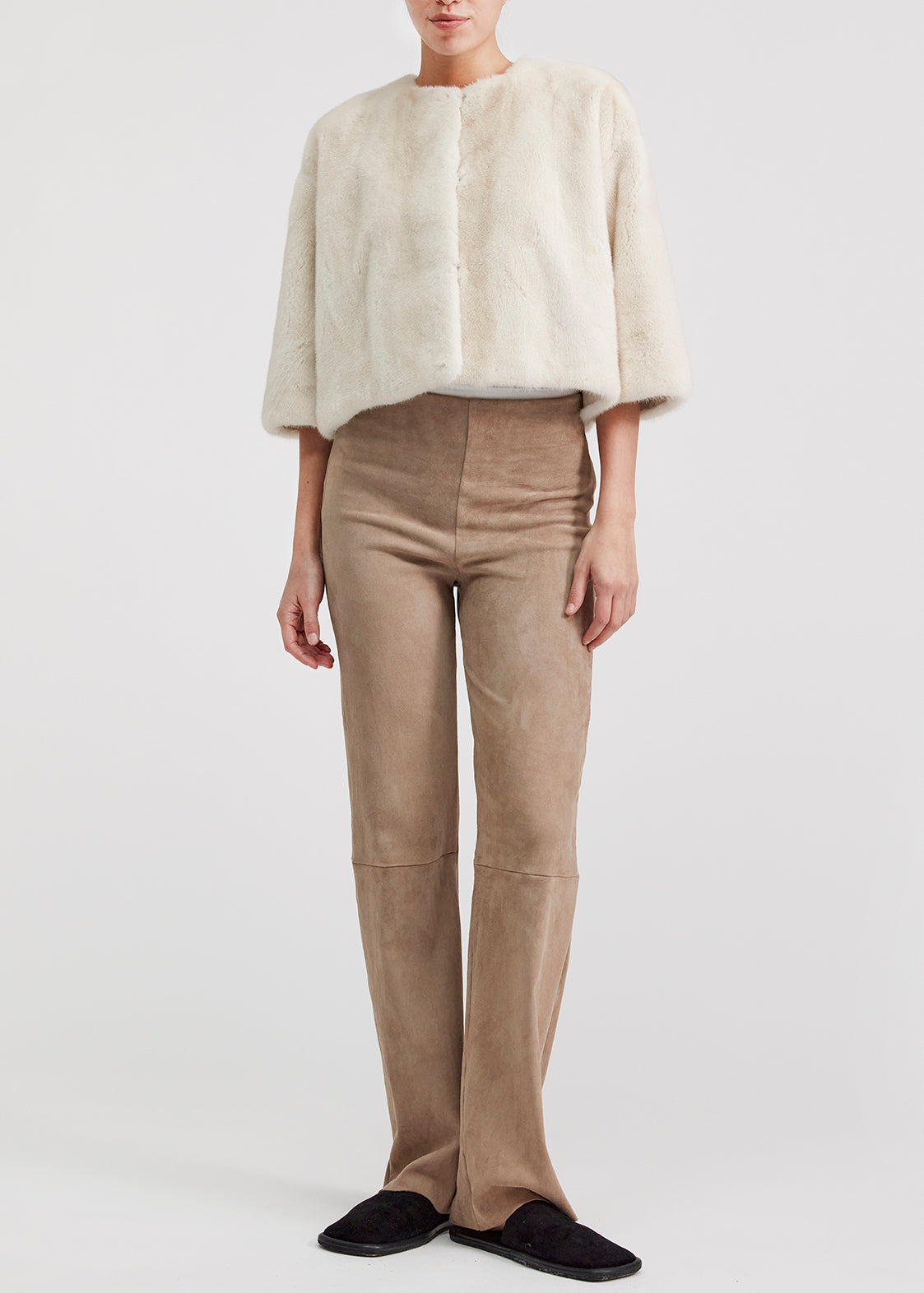 13544 PRINCE UTZON aw24 elastic lamb suede leggings styled with a pearl white top and black slippers front