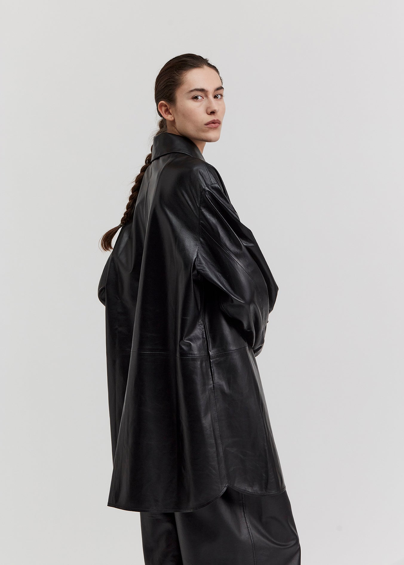 12544 SAUL - UTZON AW24 Leather shirt side arm tucked
