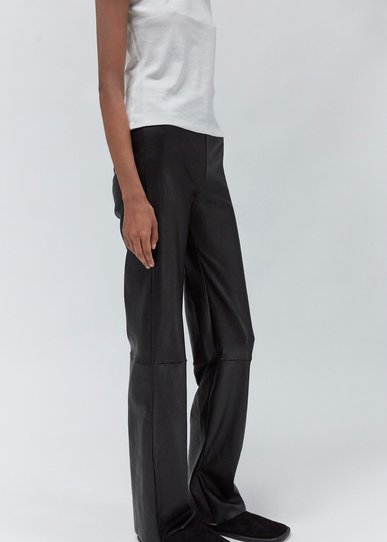 13544 PRINCE UTZON aw24 elastic lamb suede leggings styled with a white tanktop shown from side front