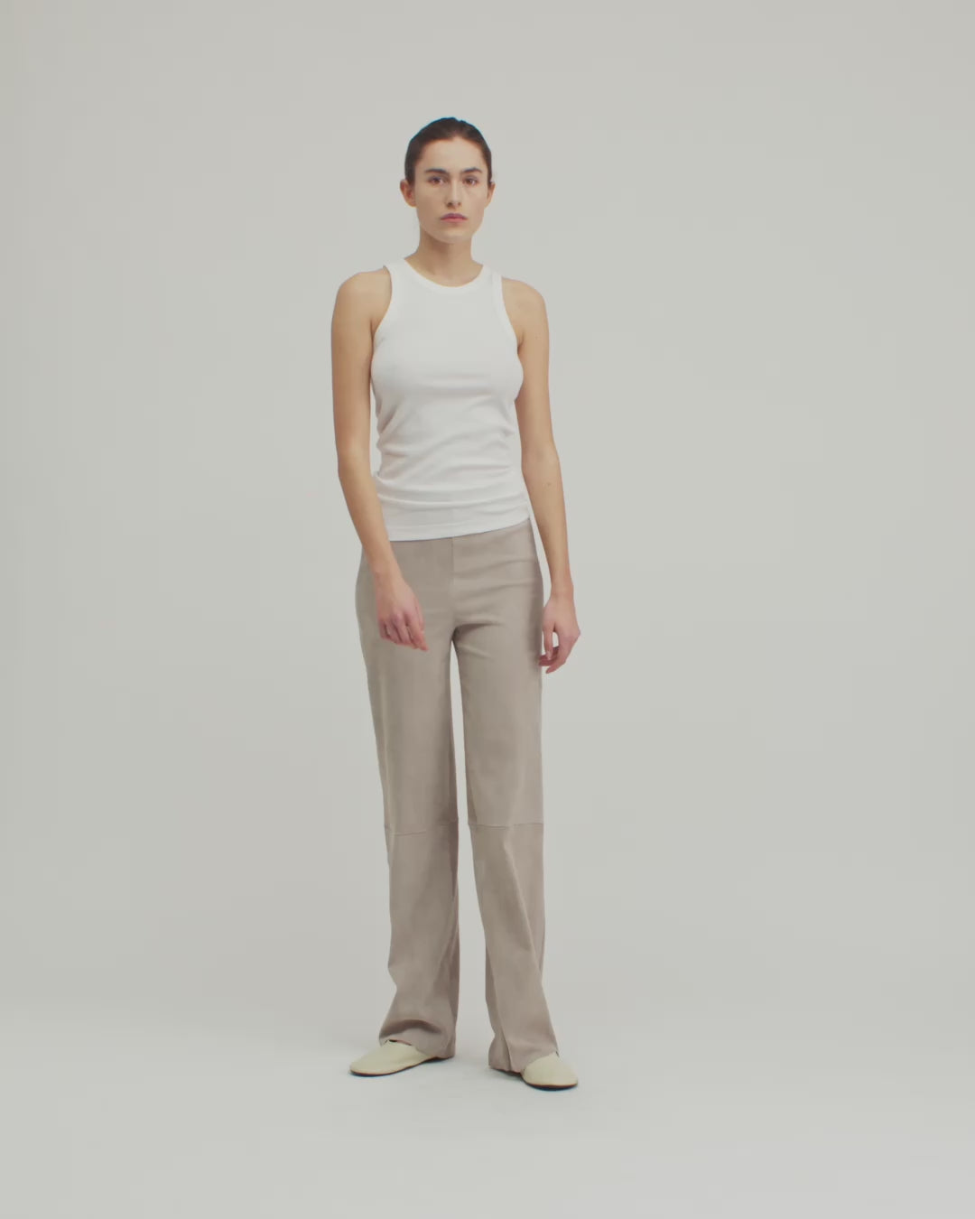 13544 video of model wearing PRINCE UTZON aw24 elastic lamb suede leggings styled with a white tanktop shown from multiple angels