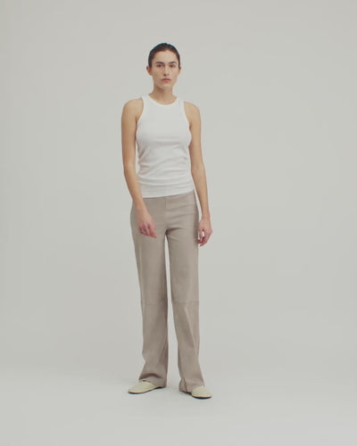 13544 video of model wearing PRINCE UTZON aw24 elastic lamb suede leggings styled with a white tanktop shown from multiple angels