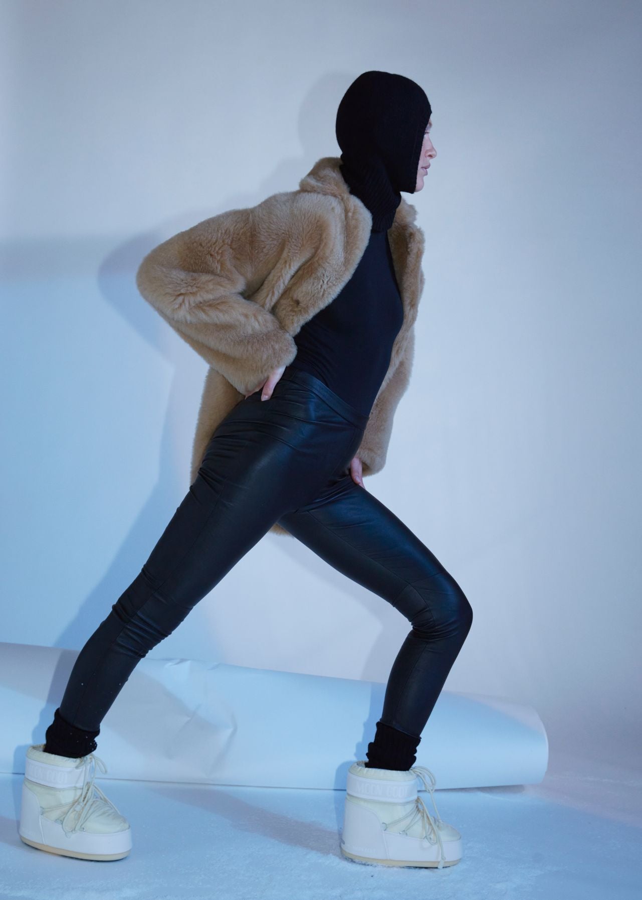 13396 LAURA - UTZON AW24 black leather leggings styled with shearling coat and white boots